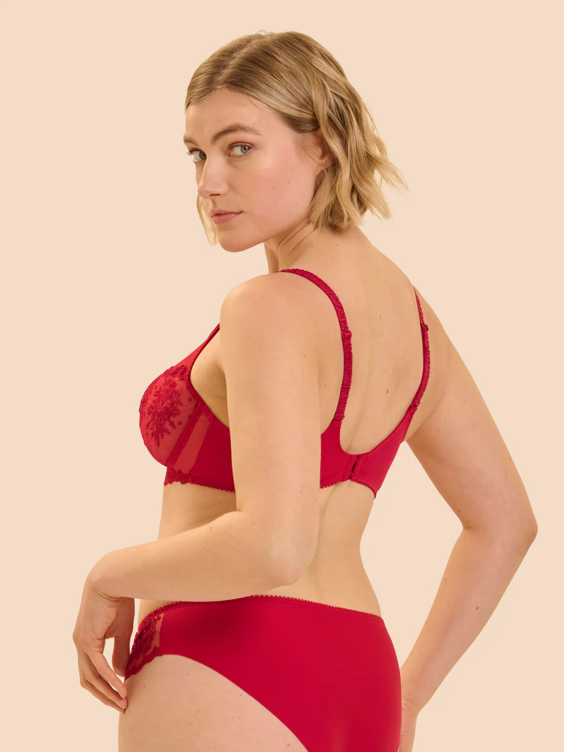 Intrigue Full Coverage Plunge - Opera Red - Image 8