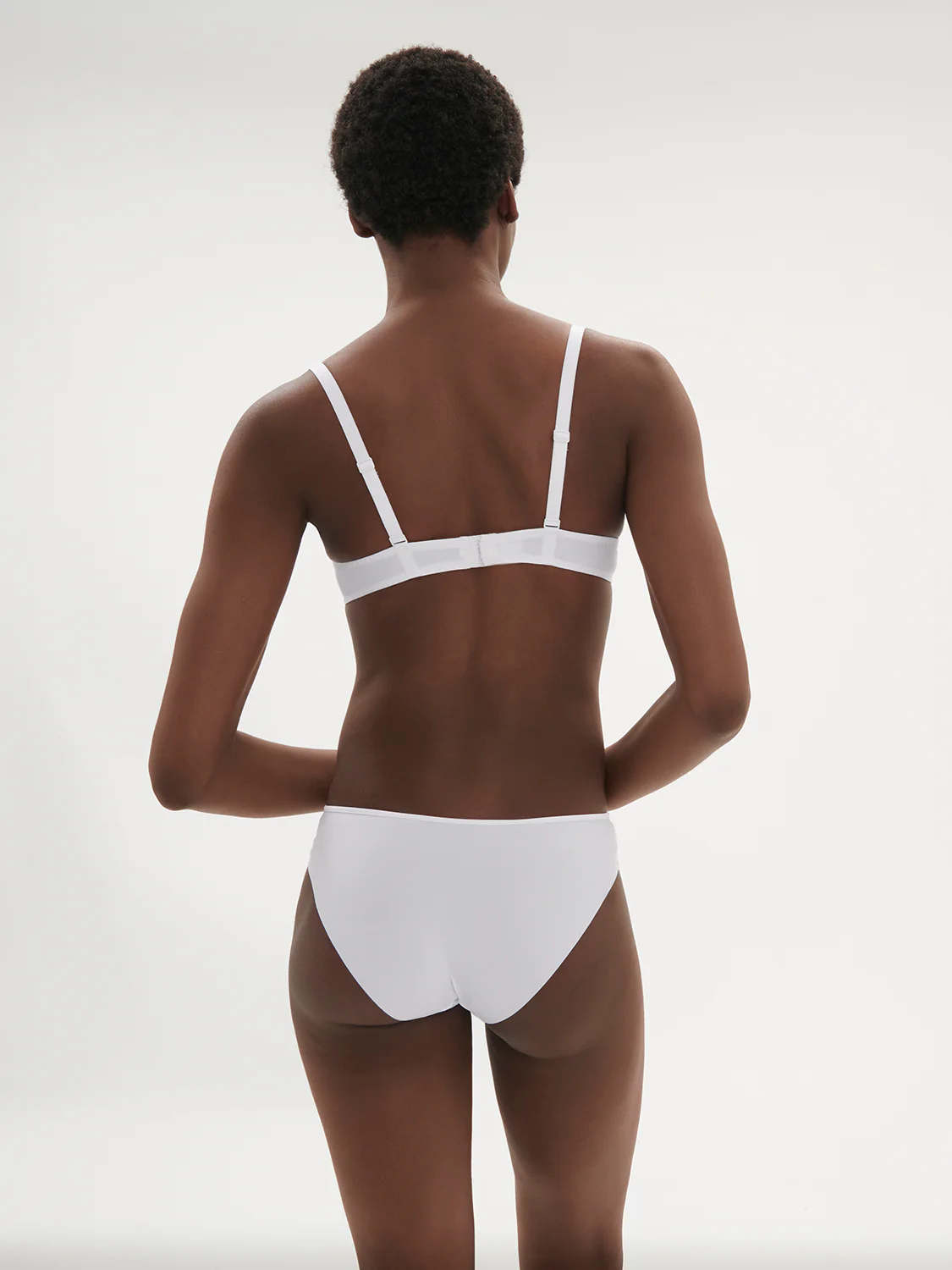 Saga Triangle Contour - White - Image 5