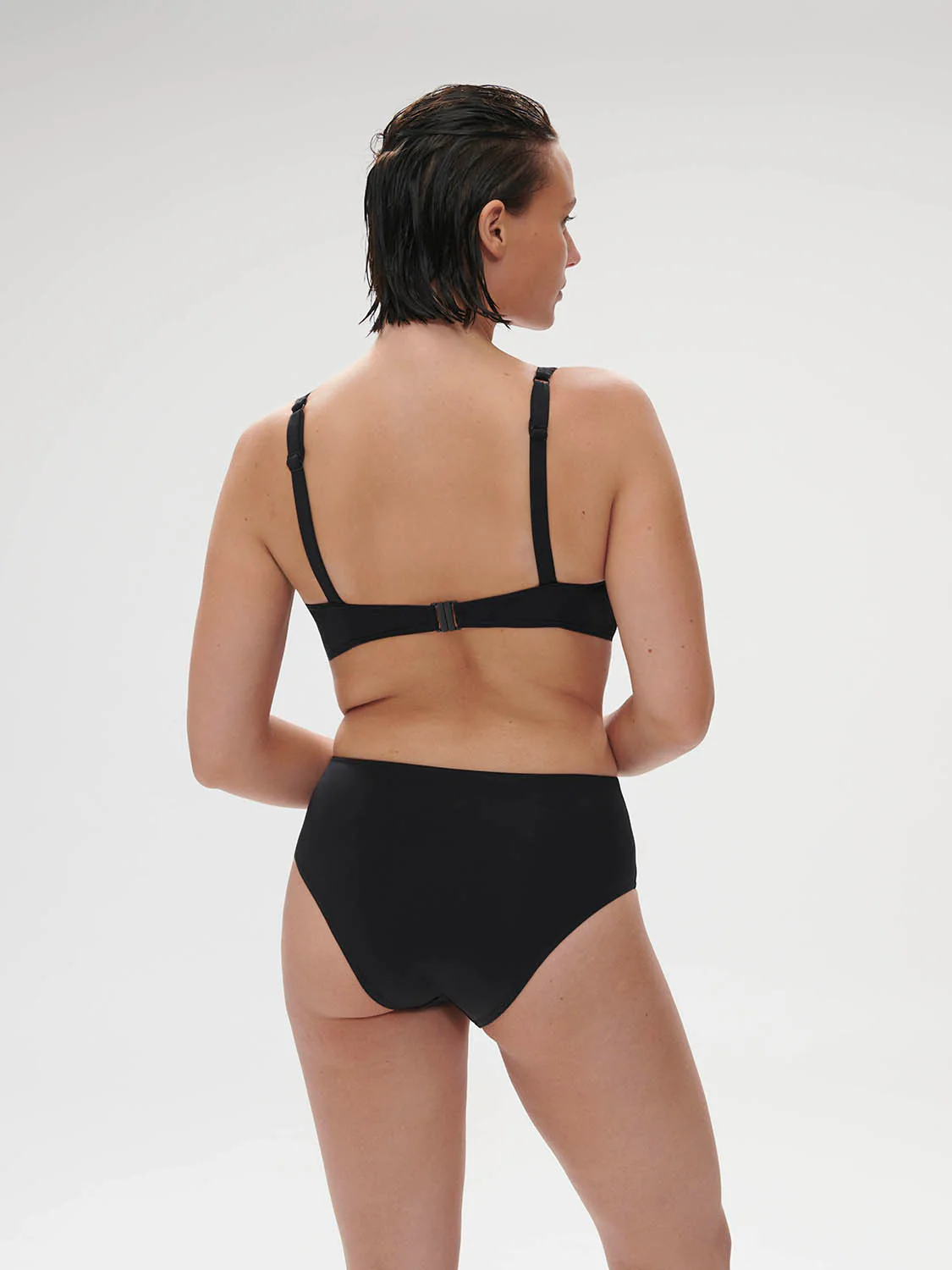 Hoya Underwire Plunge - Black - Image 9