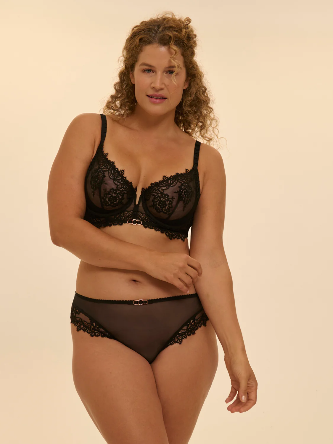 Idole Underwire Plunge - Black - Image 11